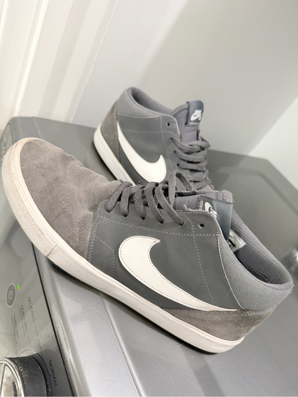 Nike skate mid